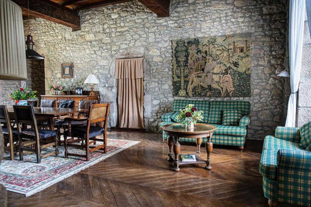 Chateau Barayre - Beautiful 12Th Century Castle With Pool And Large Garden Laussou Exterior photo