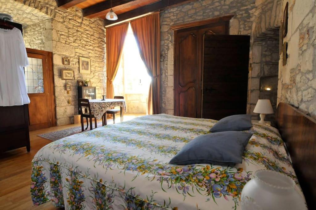Chateau Barayre - Beautiful 12Th Century Castle With Pool And Large Garden Laussou Exterior photo
