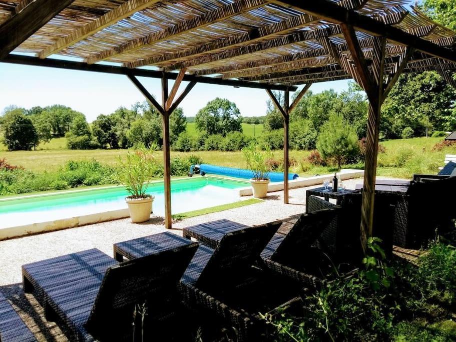 Chateau Barayre - Beautiful 12Th Century Castle With Pool And Large Garden Laussou Exterior photo