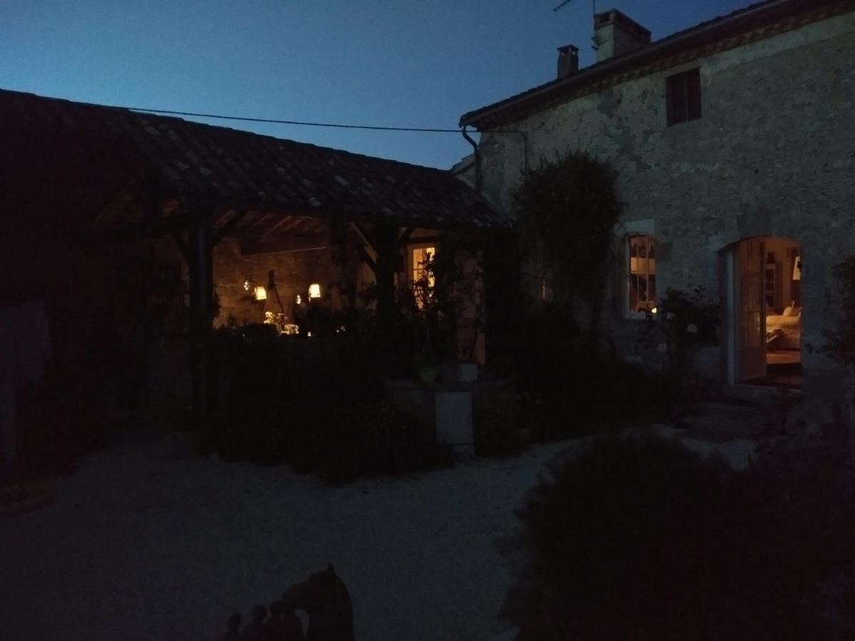 Chateau Barayre - Beautiful 12Th Century Castle With Pool And Large Garden Laussou Exterior photo